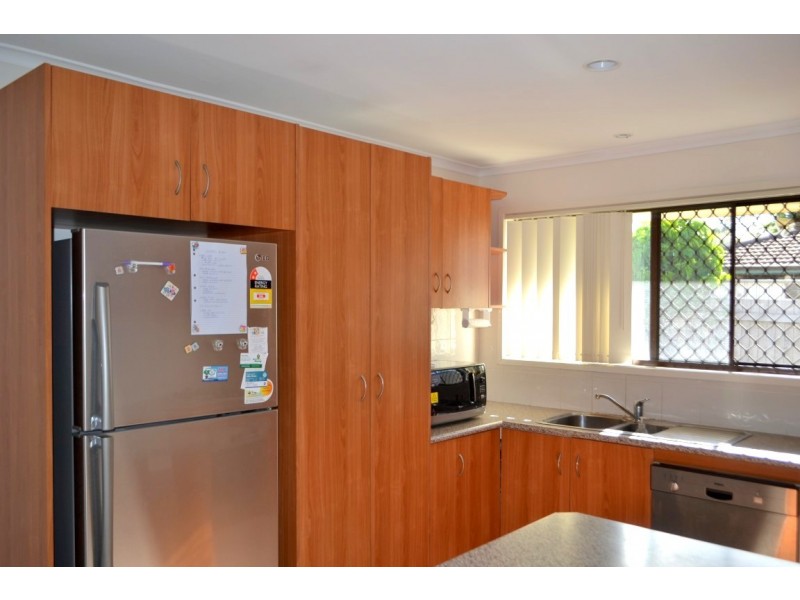 2/92 Botanical Drive, Labrador QLD 4215