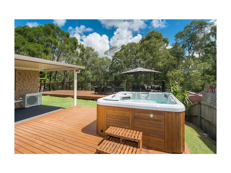 24 Pineview Drive, Oxenford QLD 4210