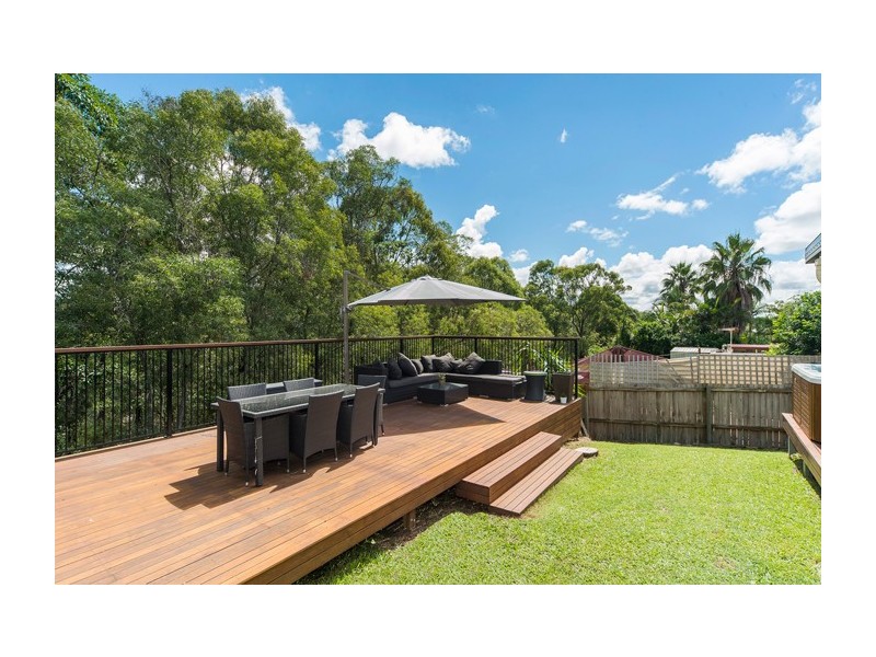 24 Pineview Drive, Oxenford QLD 4210