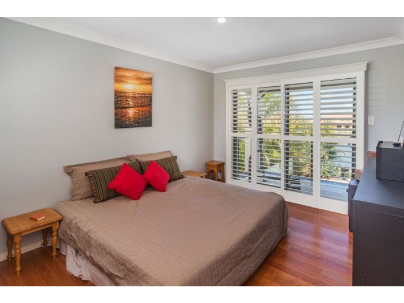 24 The Peninsula, Helensvale QLD 4212