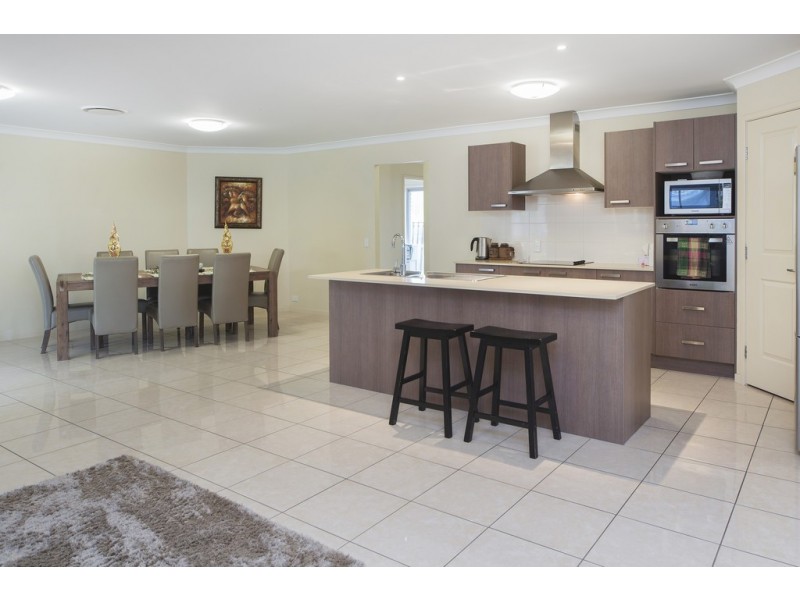 80 Hawkesbury Avenue, Pacific Pines QLD 4211