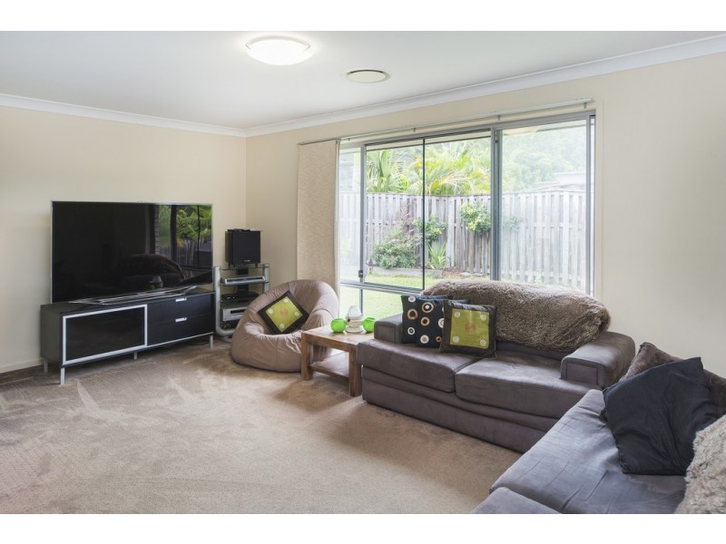 80 Hawkesbury Avenue, Pacific Pines QLD 4211