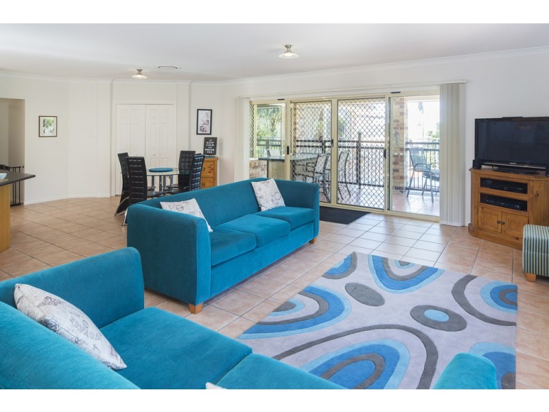 24 Pago Terrace, Pacific Pines QLD 4211