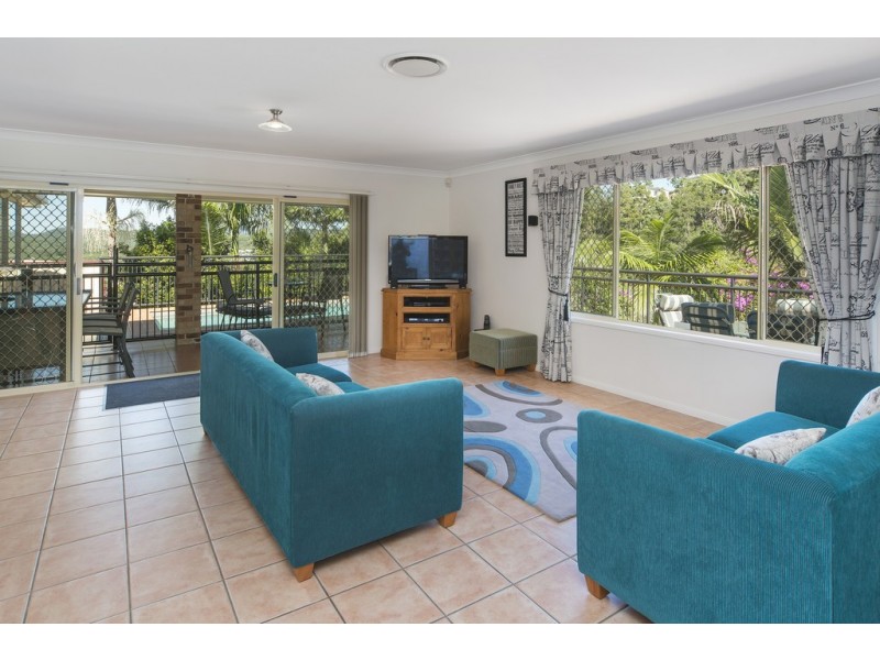 24 Pago Terrace, Pacific Pines QLD 4211