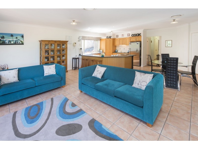 24 Pago Terrace, Pacific Pines QLD 4211