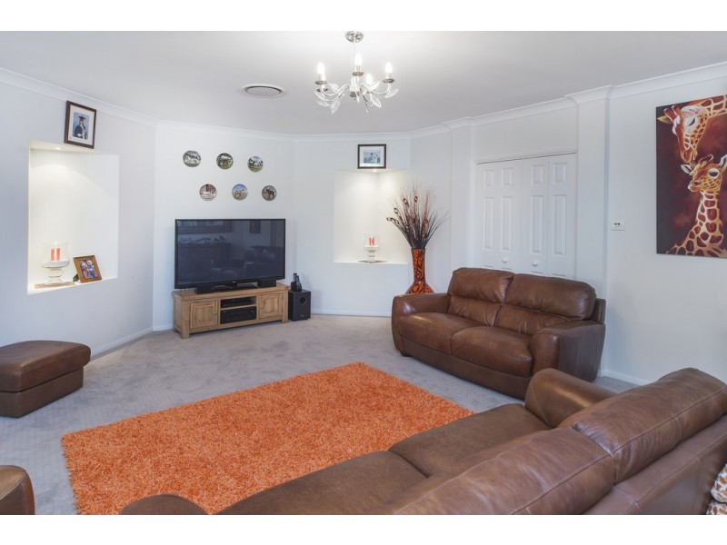 24 Pago Terrace, Pacific Pines QLD 4211