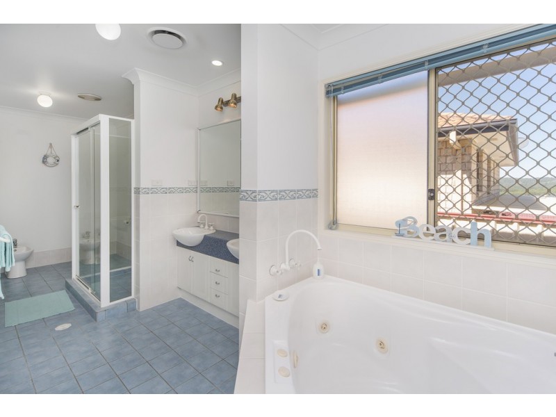 24 Pago Terrace, Pacific Pines QLD 4211