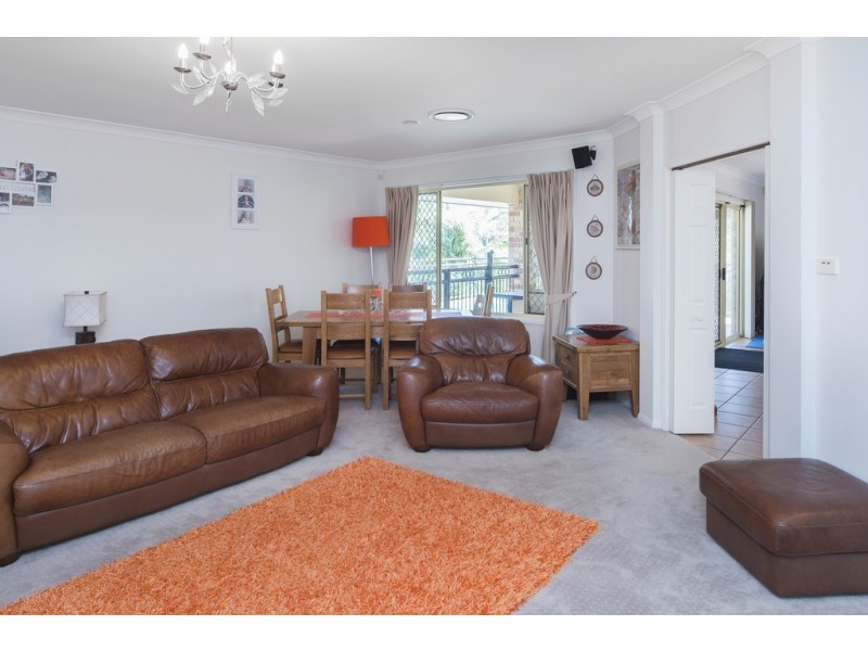 24 Pago Terrace, Pacific Pines QLD 4211