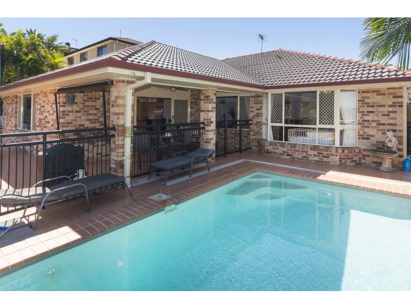 24 Pago Terrace, Pacific Pines QLD 4211