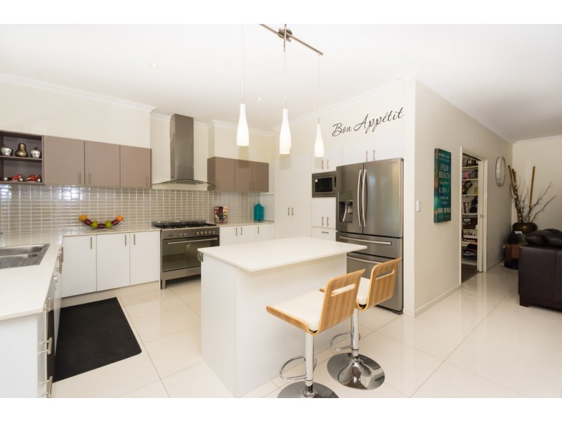 9 Castlereagh Close, Pacific Pines QLD 4211