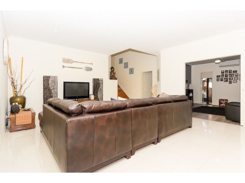 9 Castlereagh Close, Pacific Pines QLD 4211