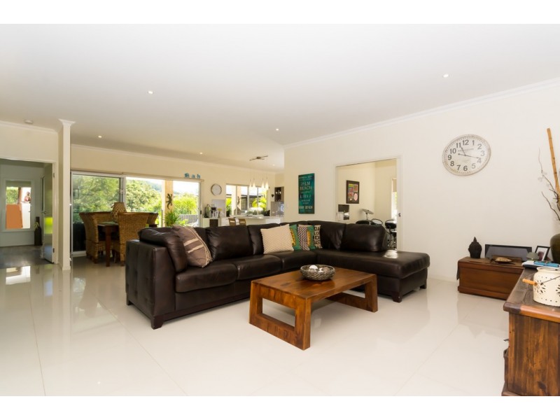 9 Castlereagh Close, Pacific Pines QLD 4211