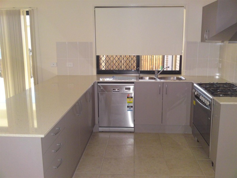 10 McAuley Parade, Pacific Pines QLD 4211