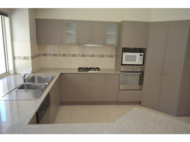 27 Yamba Street, Pacific Pines QLD 4211