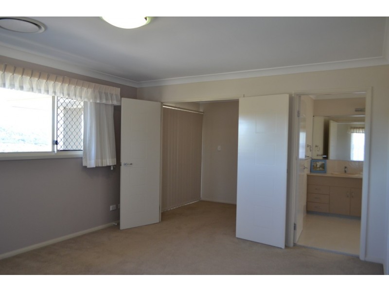 27 Yamba Street, Pacific Pines QLD 4211