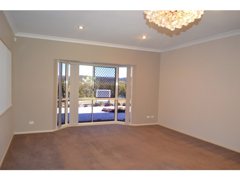 27 Yamba Street, Pacific Pines QLD 4211