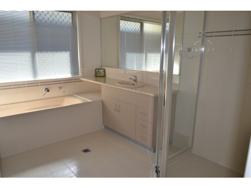 27 Yamba Street, Pacific Pines QLD 4211