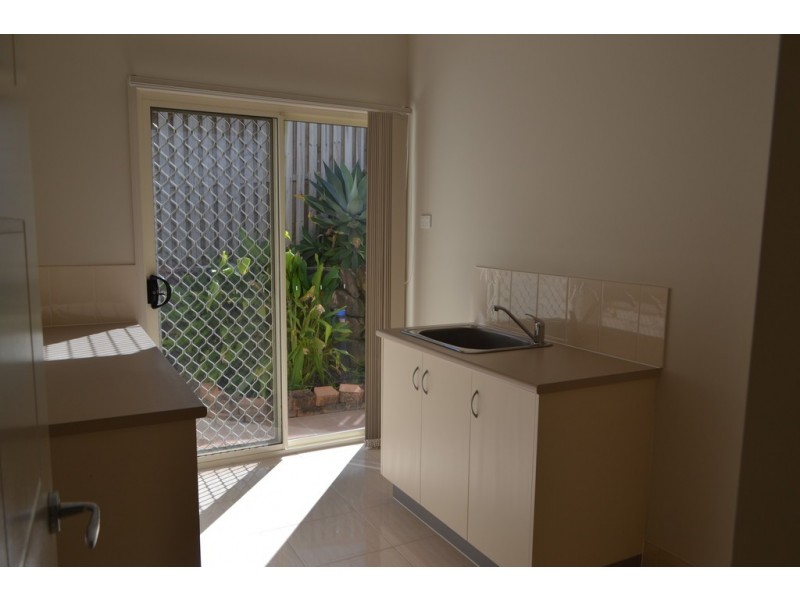 27 Yamba Street, Pacific Pines QLD 4211