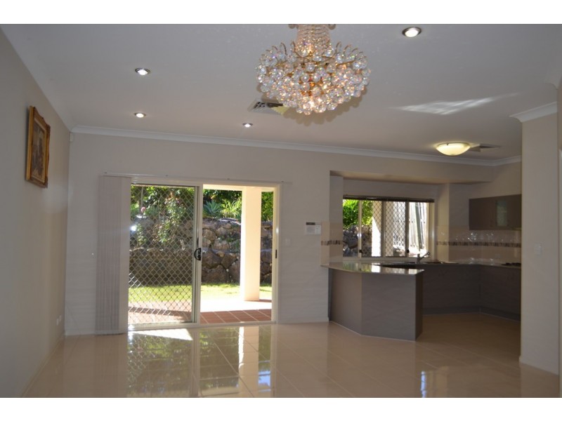 27 Yamba Street, Pacific Pines QLD 4211