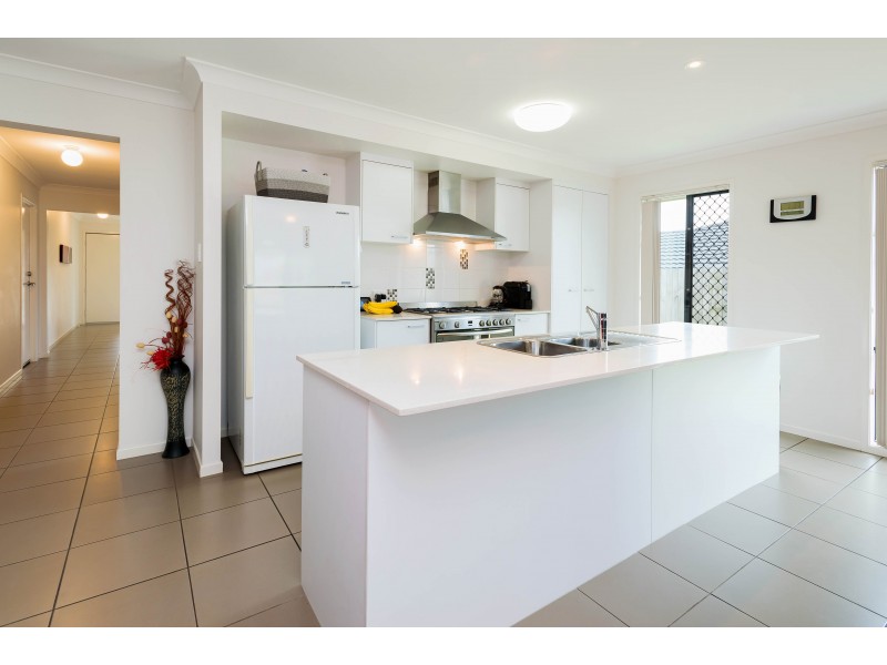 93 Wunburra Circle, Pacific Pines QLD 4211
