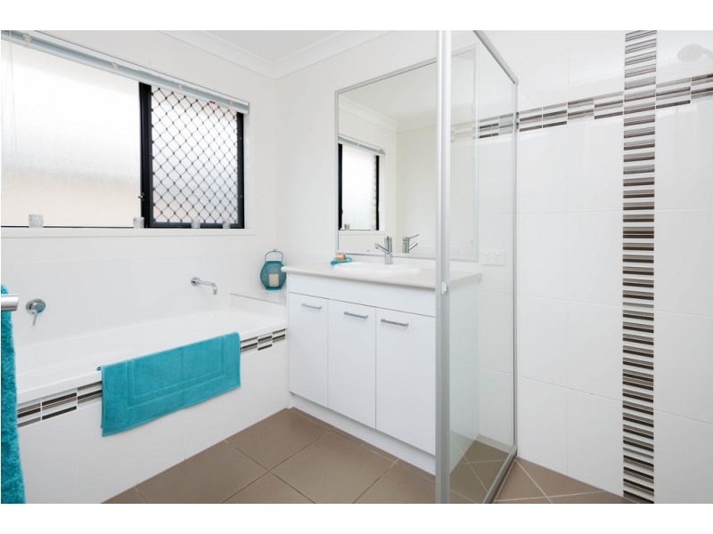 93 Wunburra Circle, Pacific Pines QLD 4211