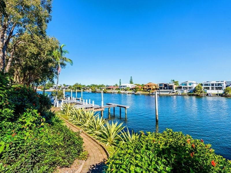 9 Freyburg Street, Sorrento QLD 4217