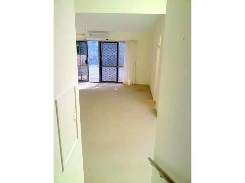 9 Freyburg Street, Sorrento QLD 4217