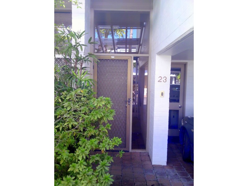 9 Freyburg Street, Sorrento QLD 4217