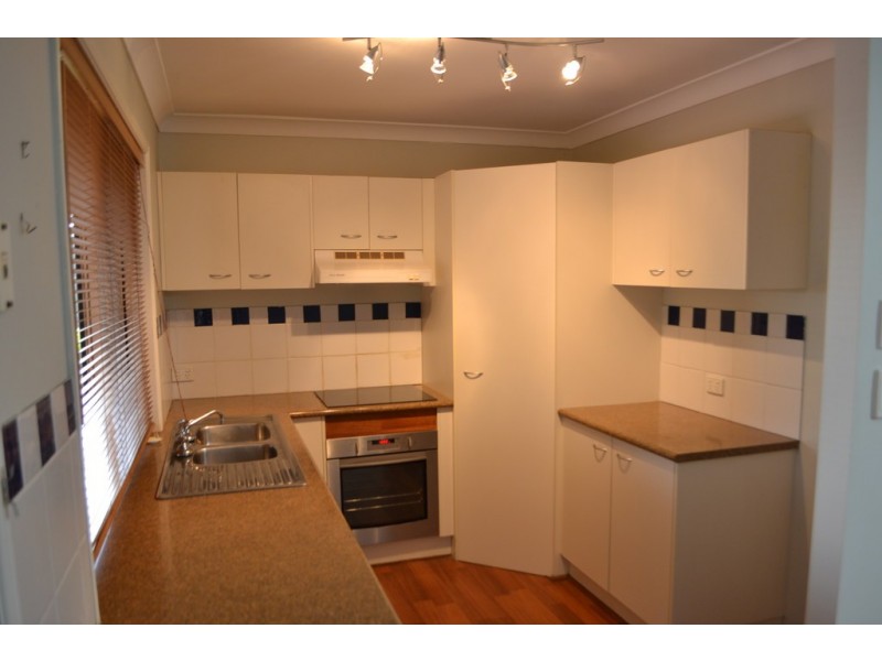 4 Pineneedle Court, Oxenford QLD 4210