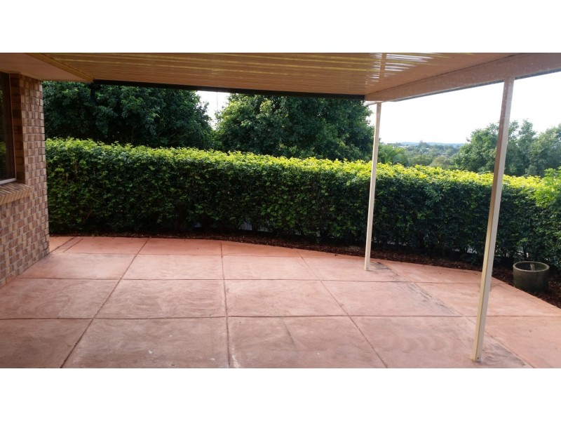 4 Pineneedle Court, Oxenford QLD 4210