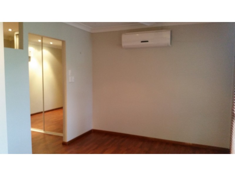 4 Pineneedle Court, Oxenford QLD 4210