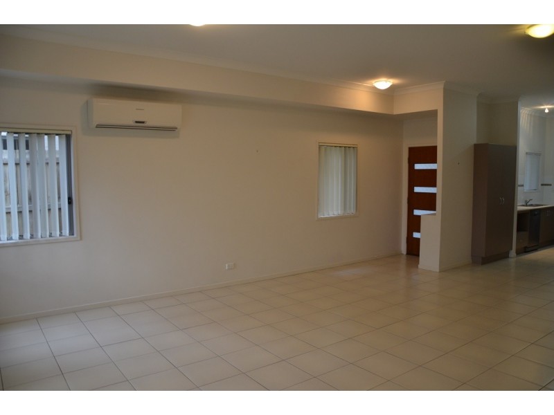 28/2 Sangster Crescent, Pacific Pines QLD 4211