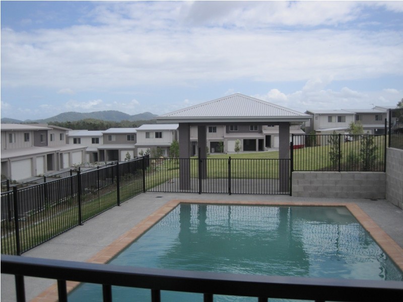 28/2 Sangster Crescent, Pacific Pines QLD 4211