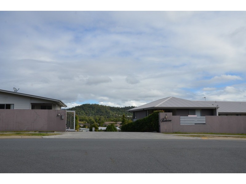 28/2 Sangster Crescent, Pacific Pines QLD 4211