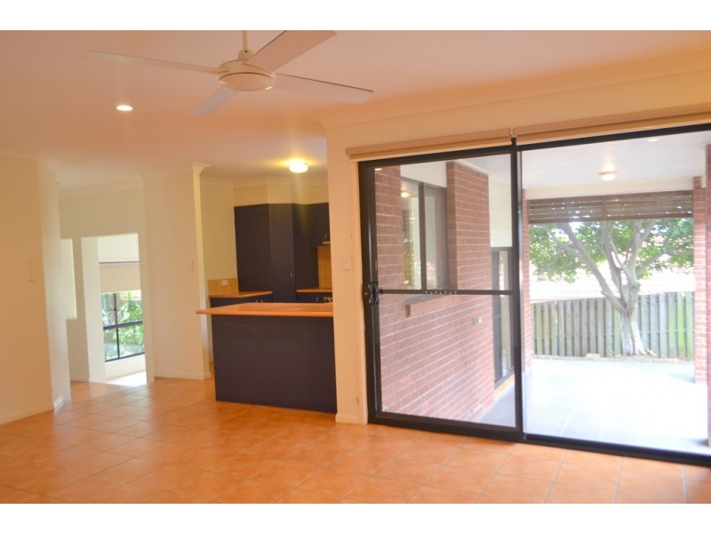 6 Temoe Rise, Pacific Pines QLD 4211