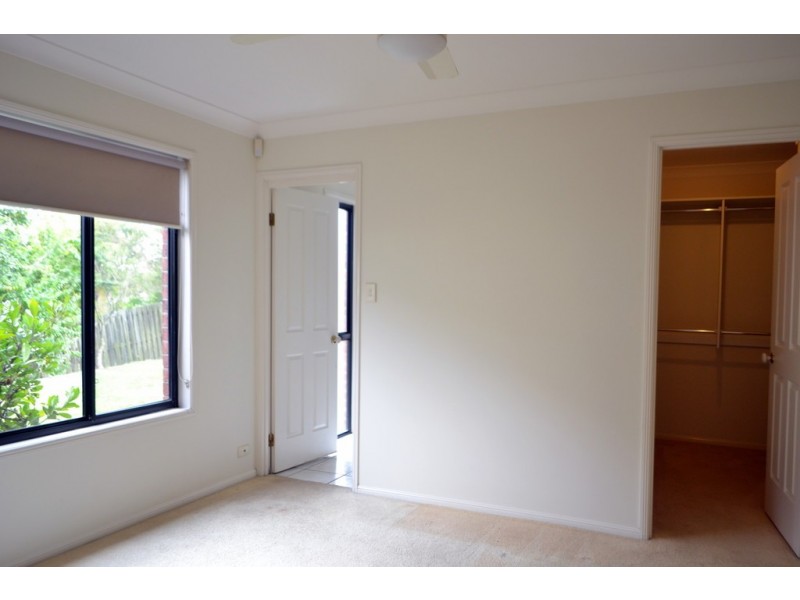 6 Temoe Rise, Pacific Pines QLD 4211