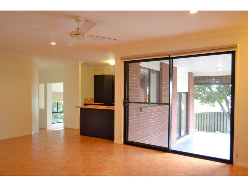 6 Temoe Rise, Pacific Pines QLD 4211
