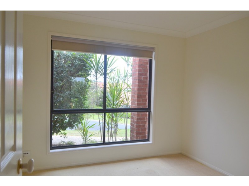 6 Temoe Rise, Pacific Pines QLD 4211