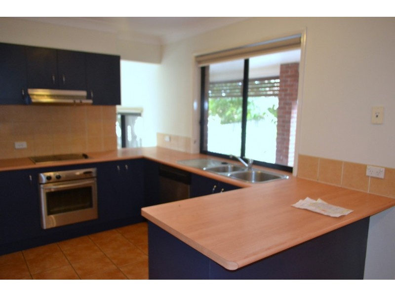 6 Temoe Rise, Pacific Pines QLD 4211