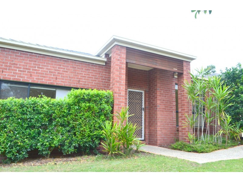 6 Temoe Rise, Pacific Pines QLD 4211