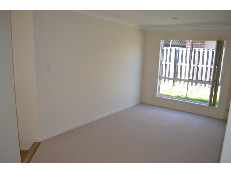 14 Boyer Street, Pacific Pines QLD 4211