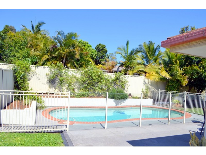 12 Tee Trees Boulevard, Arundel QLD 4214