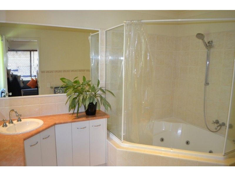 12 Tee Trees Boulevard, Arundel QLD 4214