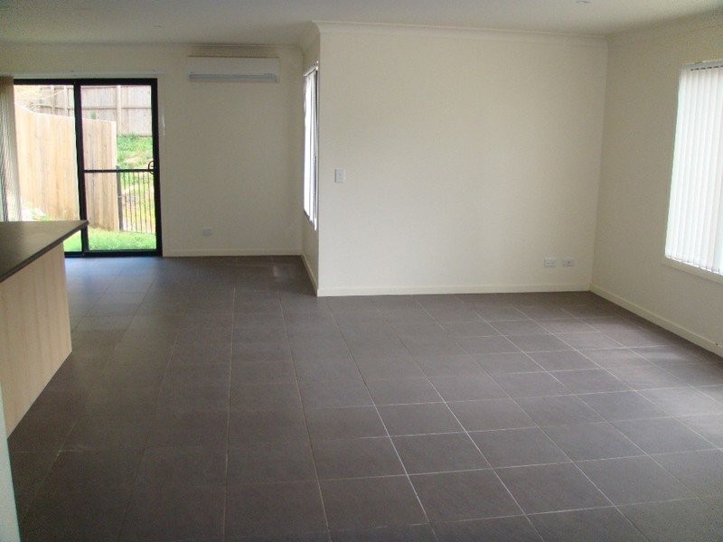 8 Gellert Close, Maudsland QLD 4210