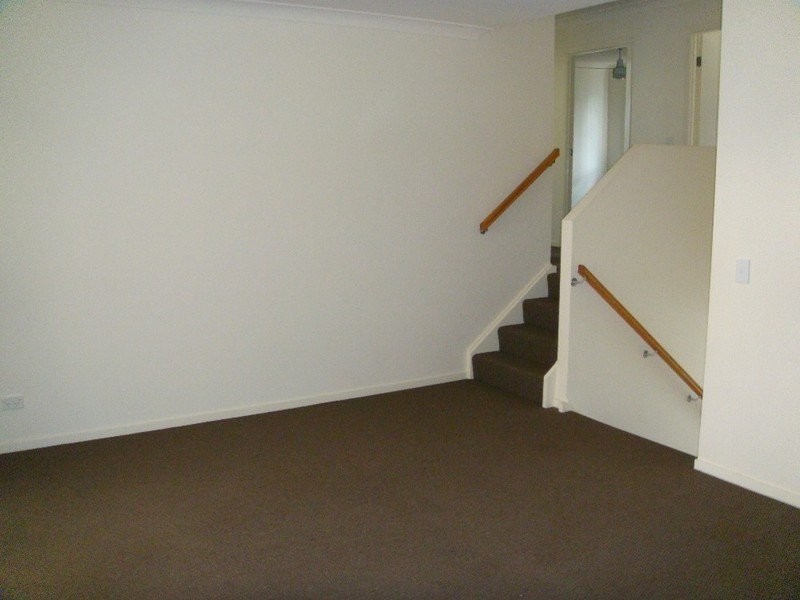 8 Gellert Close, Maudsland QLD 4210