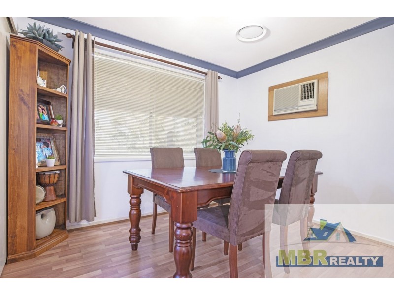 25 Explorers Way, St Clair NSW 2759