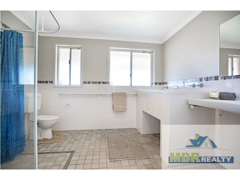 25 Explorers Way, St Clair NSW 2759