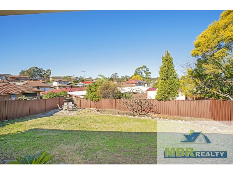 25 Explorers Way, St Clair NSW 2759