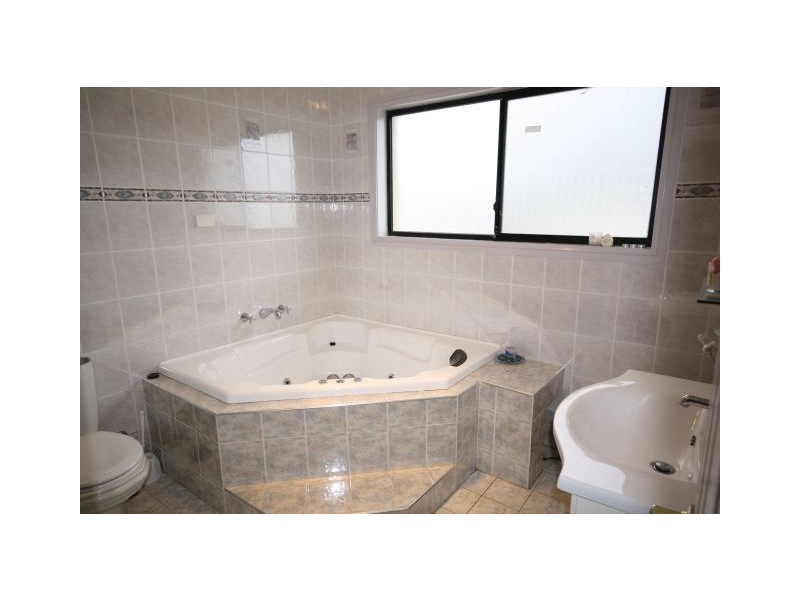 11 Haining Street, Cambridge Park NSW 2747