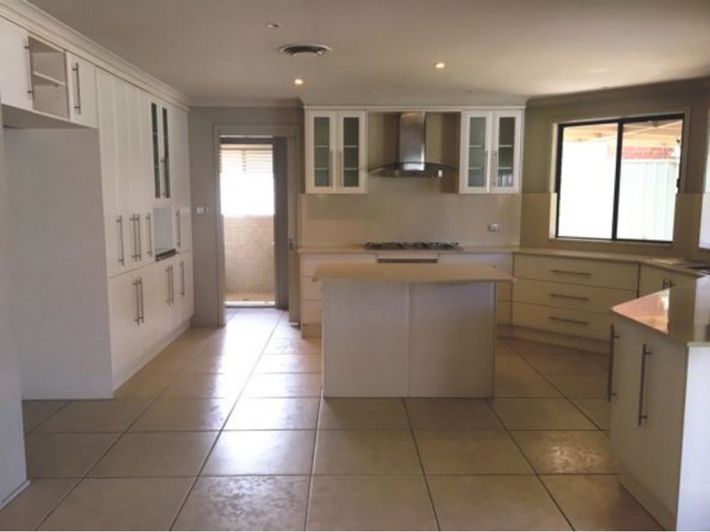 5 Guru Place, Glenmore Park NSW 2745